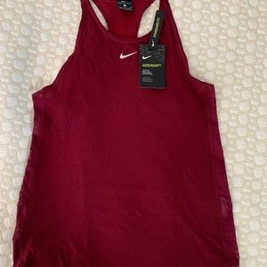 NWT Nike Aeroadapt tank top